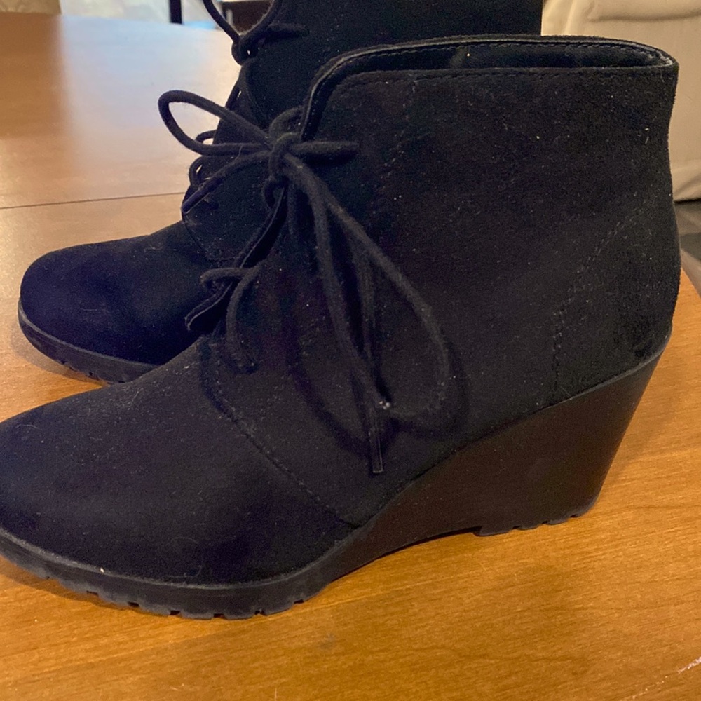Ankle heeled boots, worn twice, haven’t used them in two years.